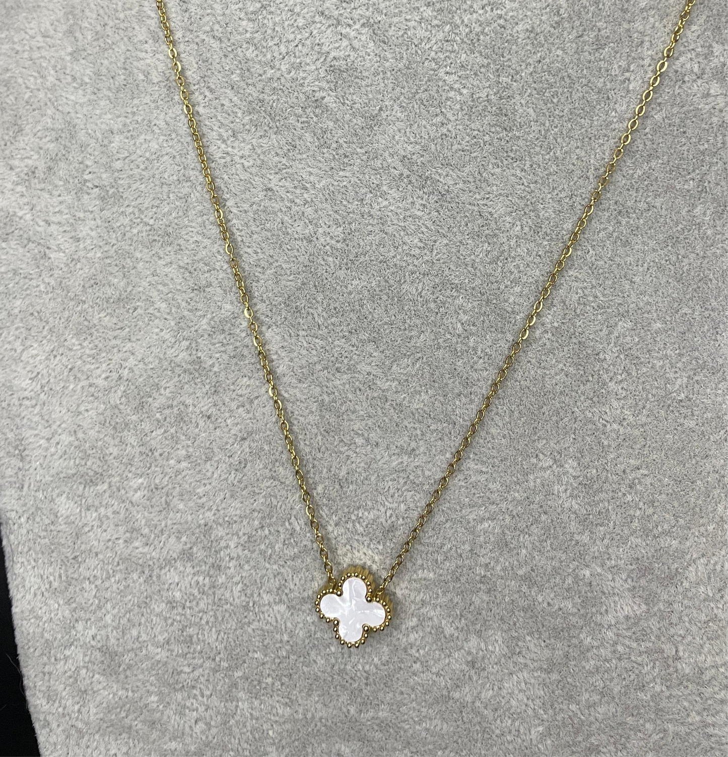 Colier Auriu Trifoi Alb