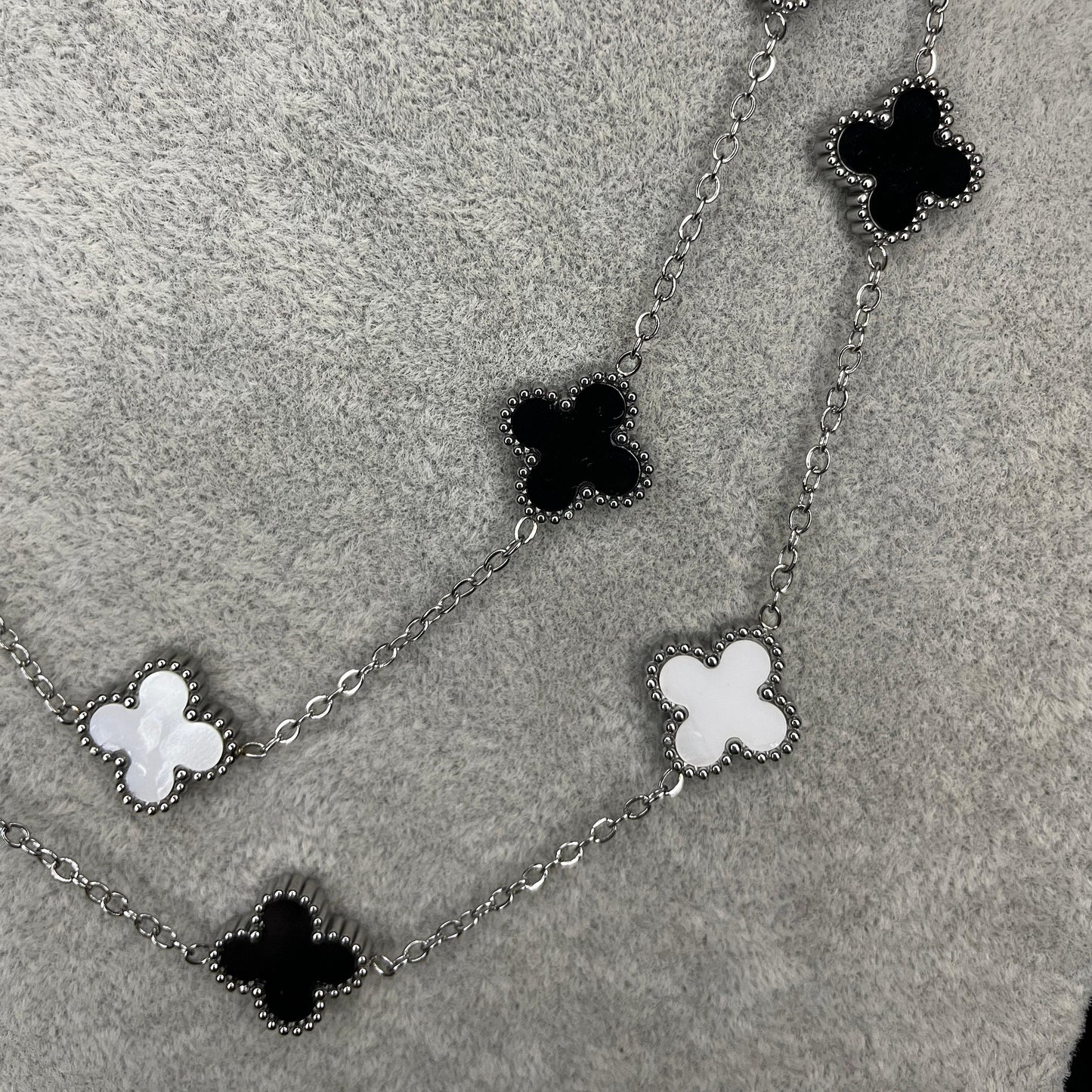 Colier Argintiu Dublu Trifoi Alb/Negru